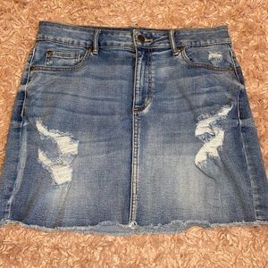 Like New GUESS mini Skirt Size Large